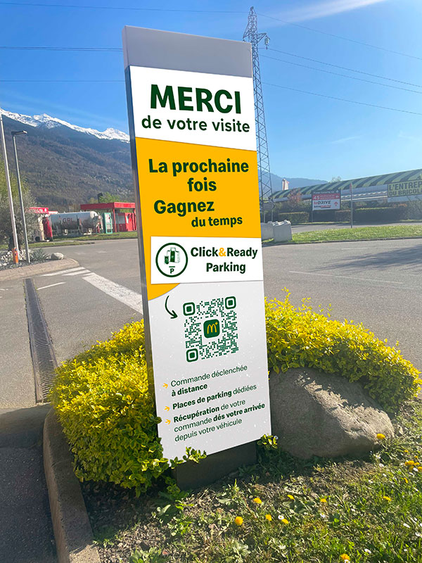 totem-sortie-drive-MERCI-C&R